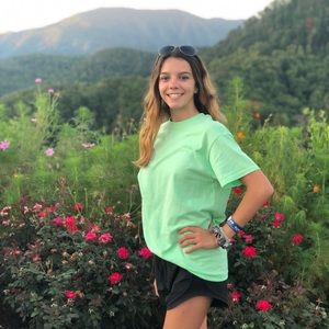 Meet your Posher, Alexis